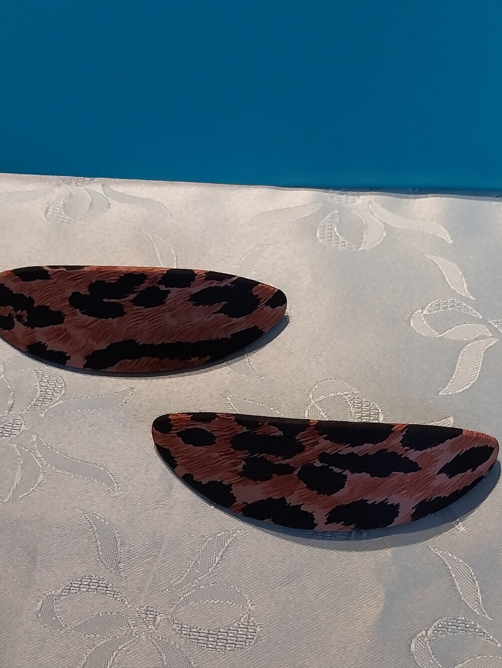 2 Leopard Print Oval Hair Clips - Brown and Black - Picture 4 of 4